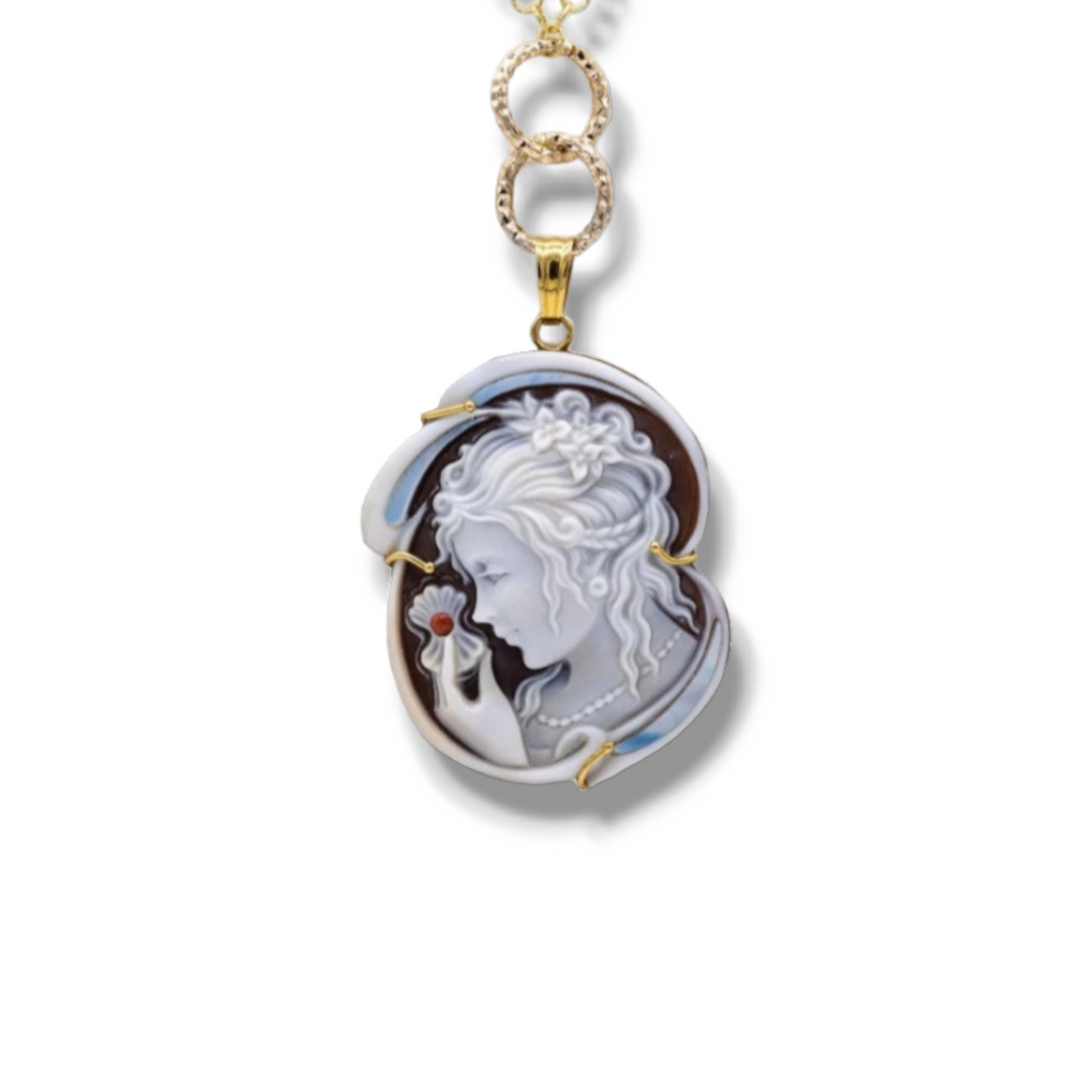 Collana ciondolo Dea Lucia in cammeo montato su argento Lucia Vitiello Gioielli di Napoli