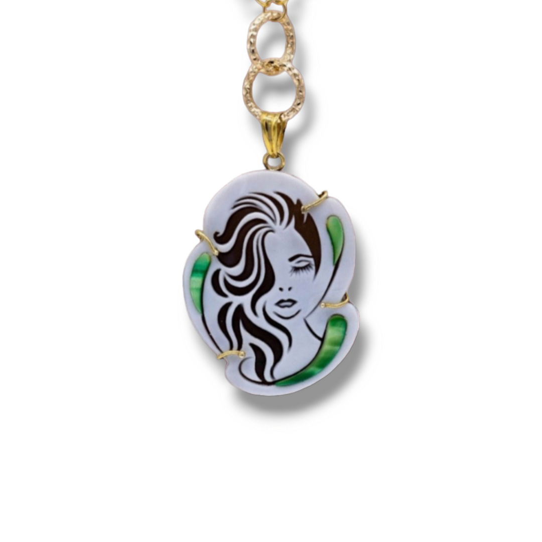 Collana ciondolo dea bellezza in cammeo montato su argento Lucia Vitiello Gioielli di Napoli