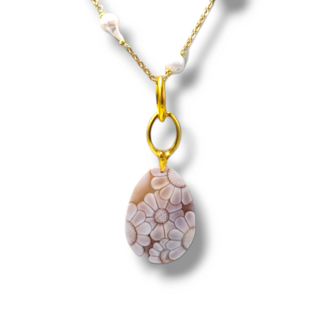Collana fiore su cammeo