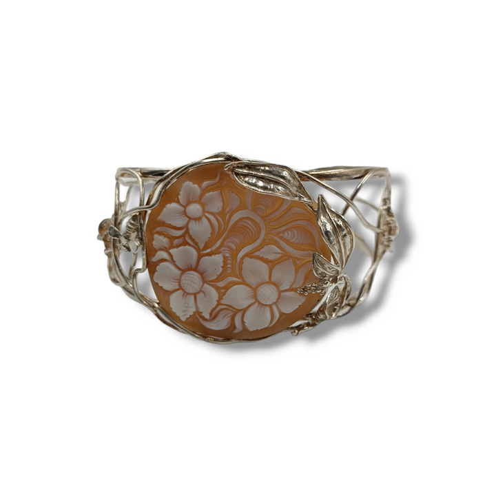 Bracciale dea in cammeo montato su perle e argento