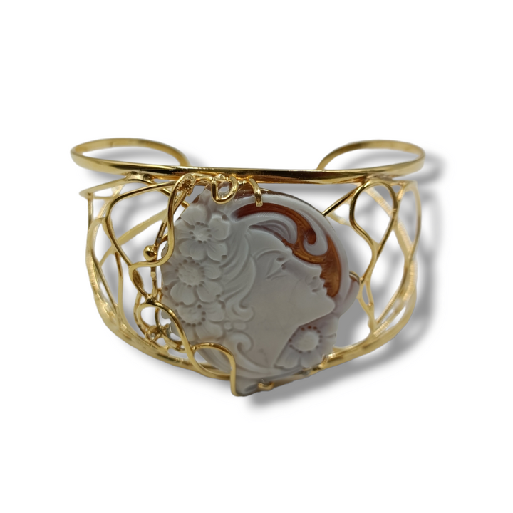 Bracciale dea in cammeo montato su perle e argento