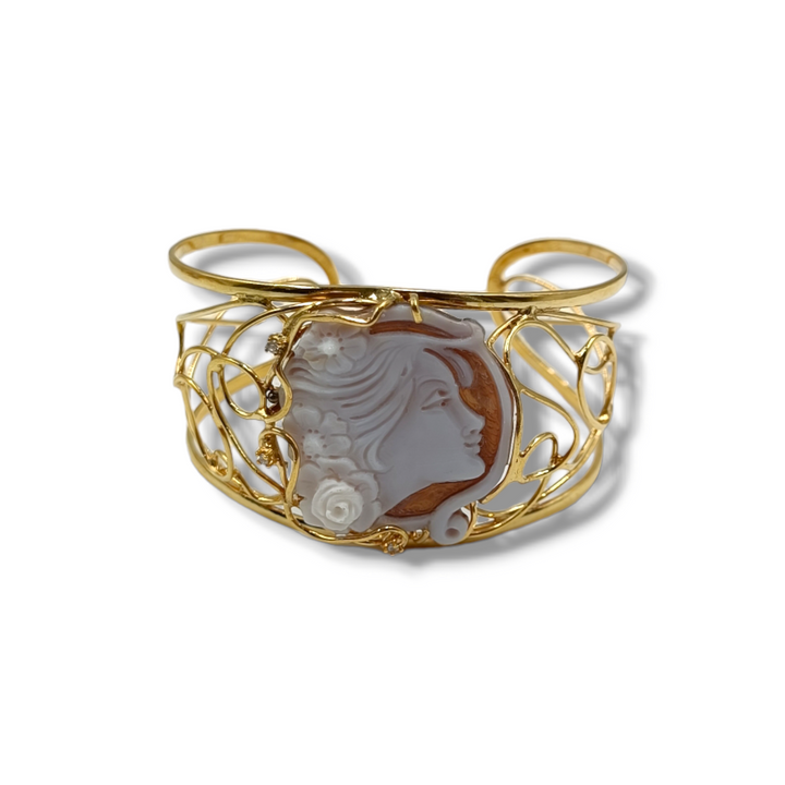 Bracciale dea in cammeo montato su perle e argento