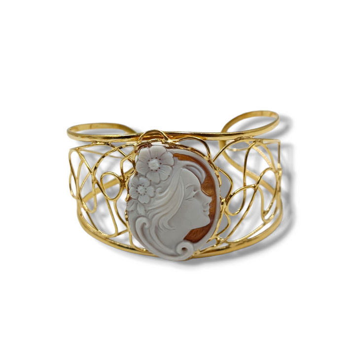 Bracciale dea in cammeo montato su perle e argento