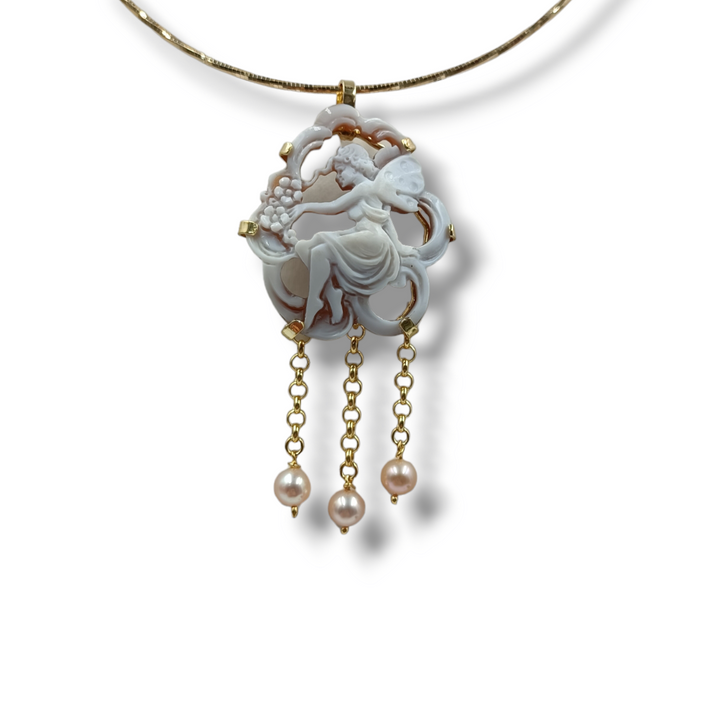 Fairy pendant in cameo mounted on silver