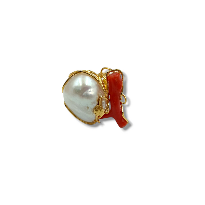 Anello in corallo e perla montato su argento