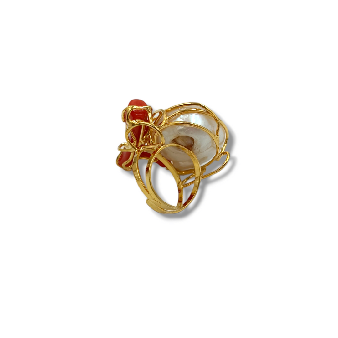 Anello in corallo e perla montato su argento