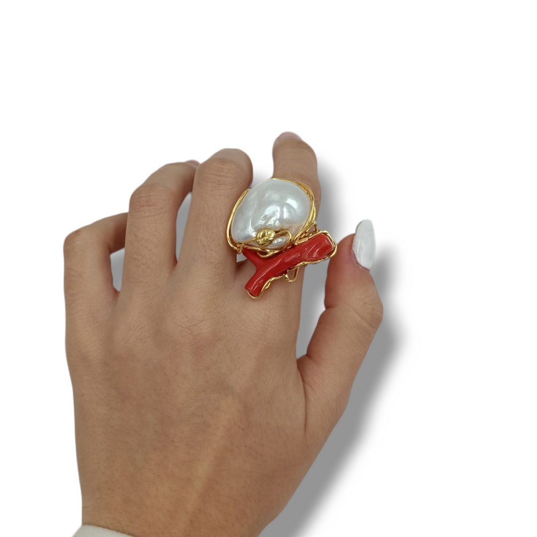 Anello in corallo e perla montato su argento