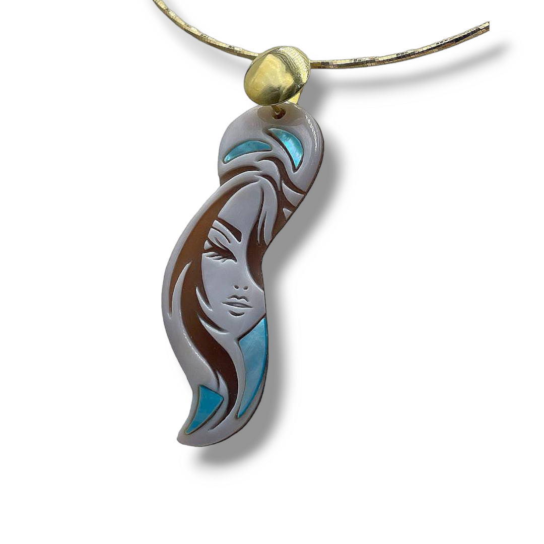 "Enigma collection" pendants in cameo and mother of pearl mounted on silver