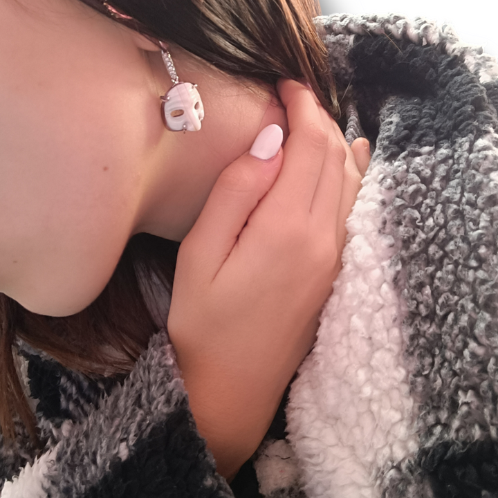 Orecchini maschera in cammeo montati su argento Lucia Vitiello Gioielli di Napoli