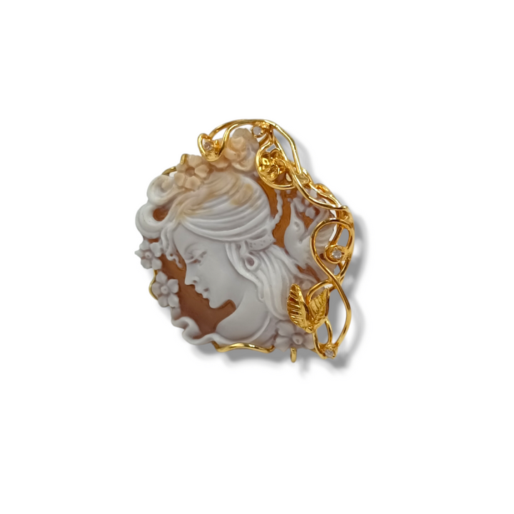 Anello dea in cammeo montato su argento