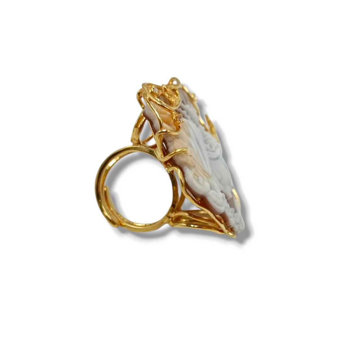 Anello dea in cammeo montato su argento
