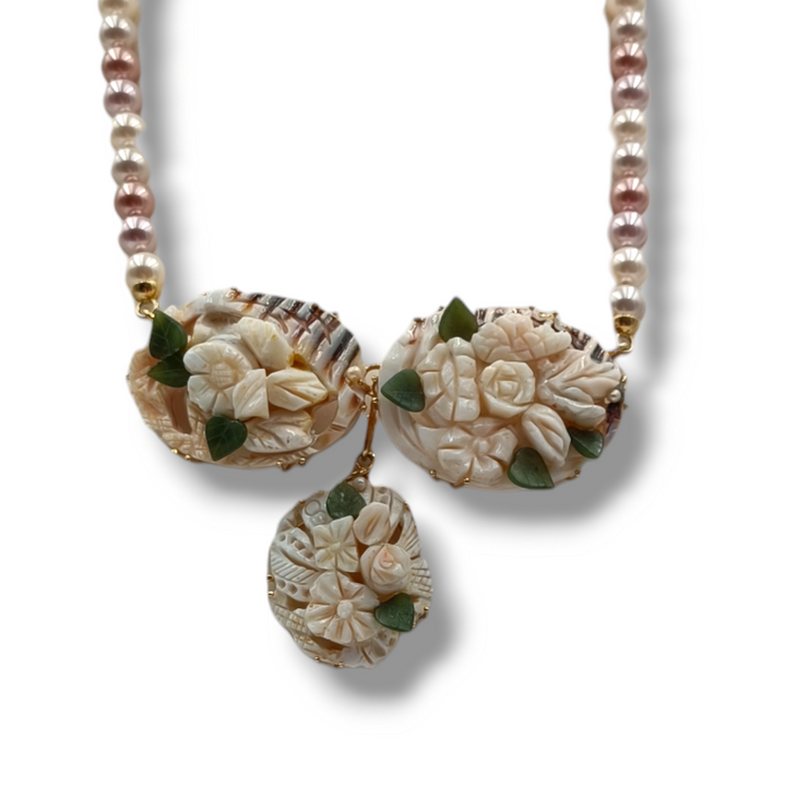 Collana fiori in cammeo e giada montato su argento
