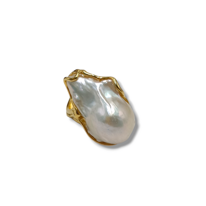 Scaramazza pearl ring mounted on silver