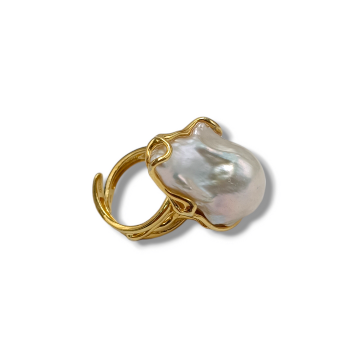 Scaramazza pearl ring mounted on silver