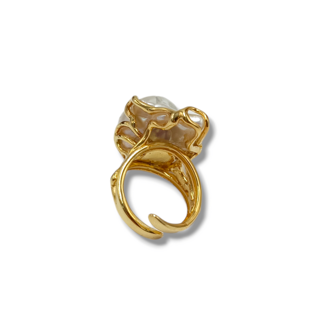 Scaramazza pearl ring mounted on silver