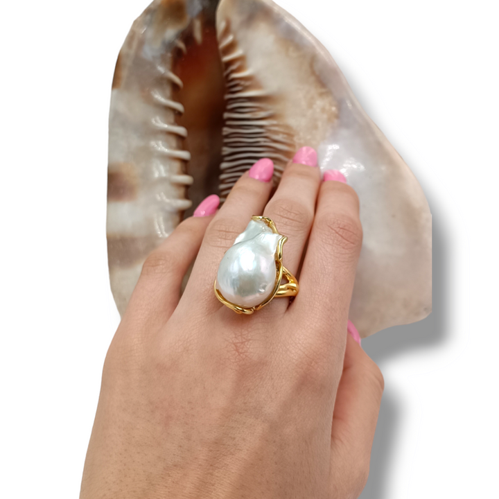 Scaramazza pearl ring mounted on silver