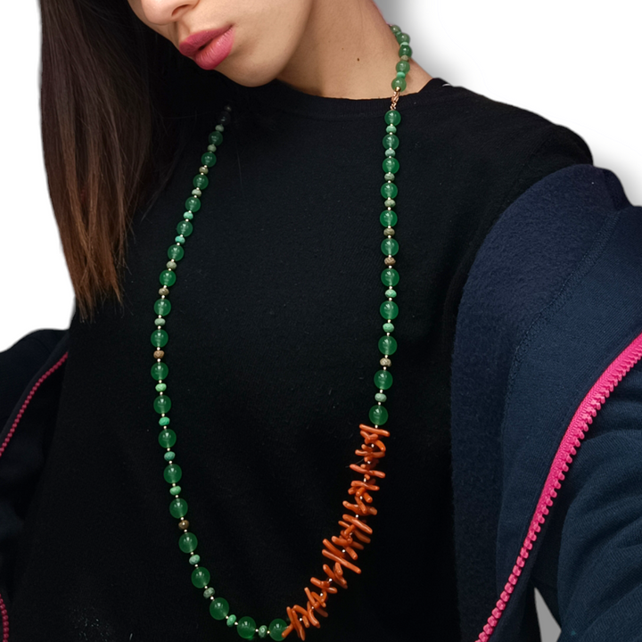 Collana perline in  agata ematite e rametti di corallo