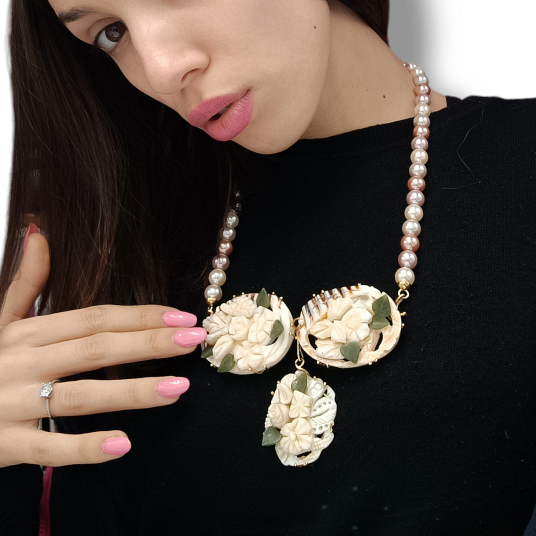 Collana fiori in cammeo e giada montato su argento