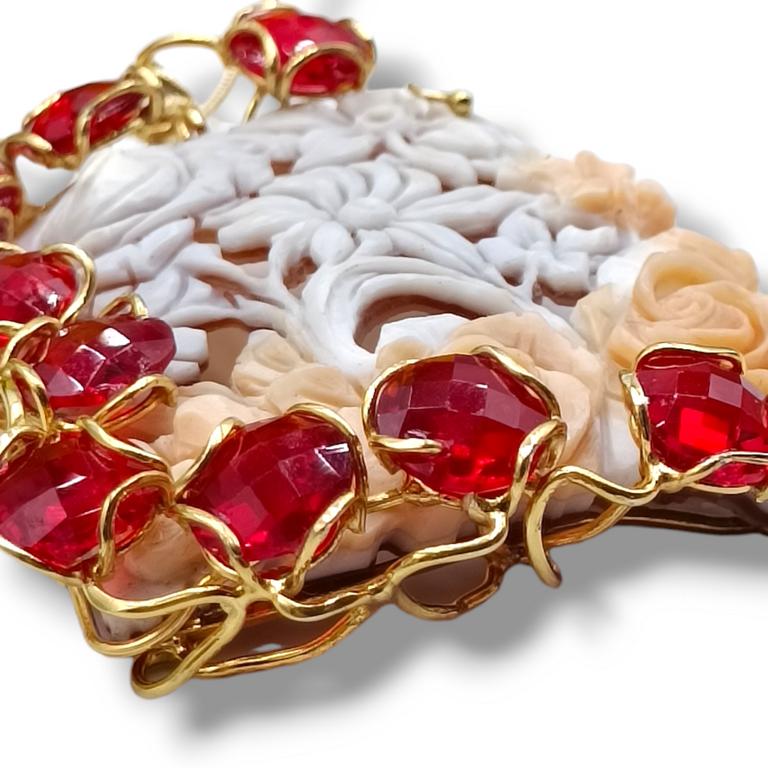 Cameo flower pendant mounted on silver