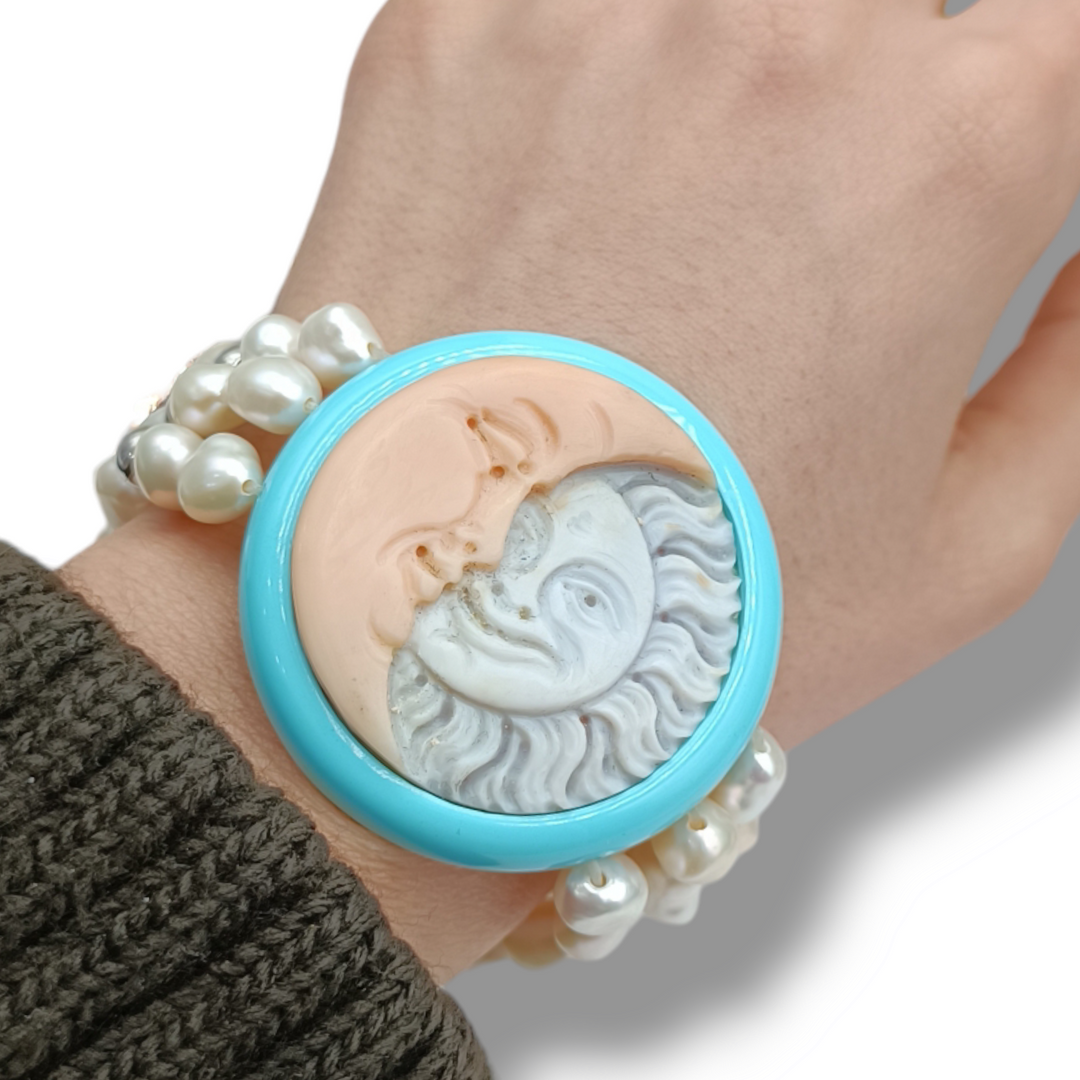 Bracciale sole luna in cammeo montato su pasta turchese e perle