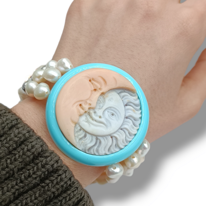 Bracciale sole luna in cammeo montato su pasta turchese e perle