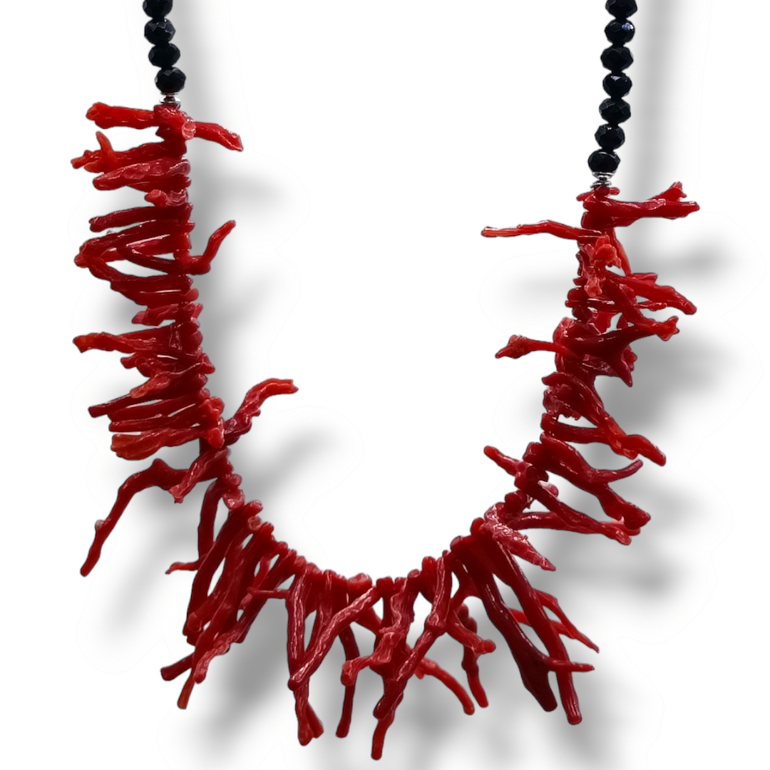 Collana frange in corallo ed agata nera montato su argento Lucia Vitiello Gioielli di Napoli