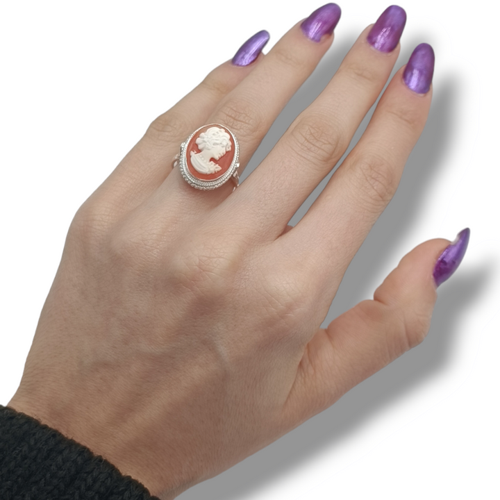 End of collection - Goddess ring in carnelian cameo and silver