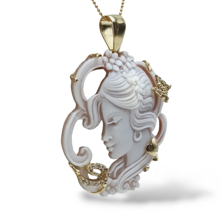 Collana ciondolo dea del mistero in cammeo montato su argento Lucia Vitiello Gioielli di Napoli