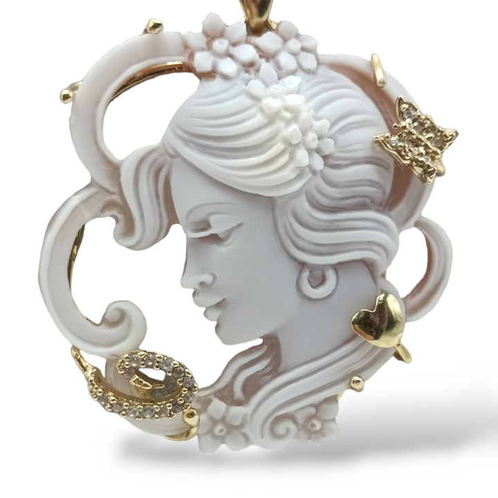 Collana ciondolo dea del mistero in cammeo montato su argento Lucia Vitiello Gioielli di Napoli