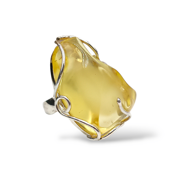 Anello in ambra gialla montato su argento