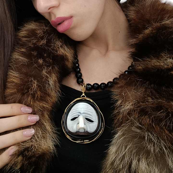Collana ciondolo maschera napoletana in cammeo montato su agata e argento