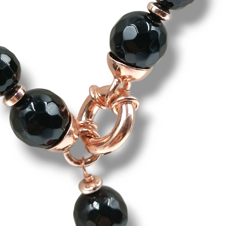 Collana cuore in agata nera e cupolini di corallo montato su argento