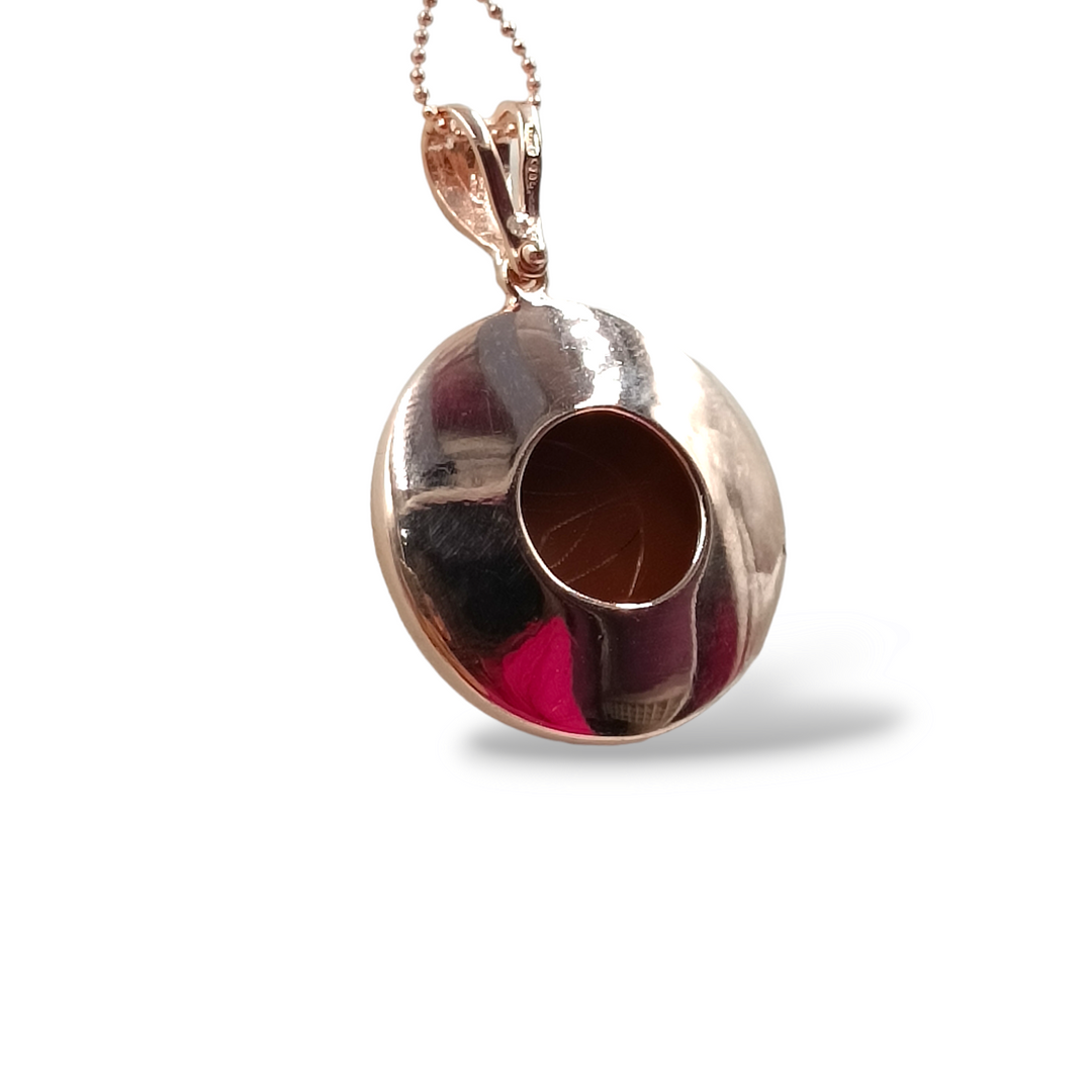 Sun moon pendant necklace in cameo mounted on silver