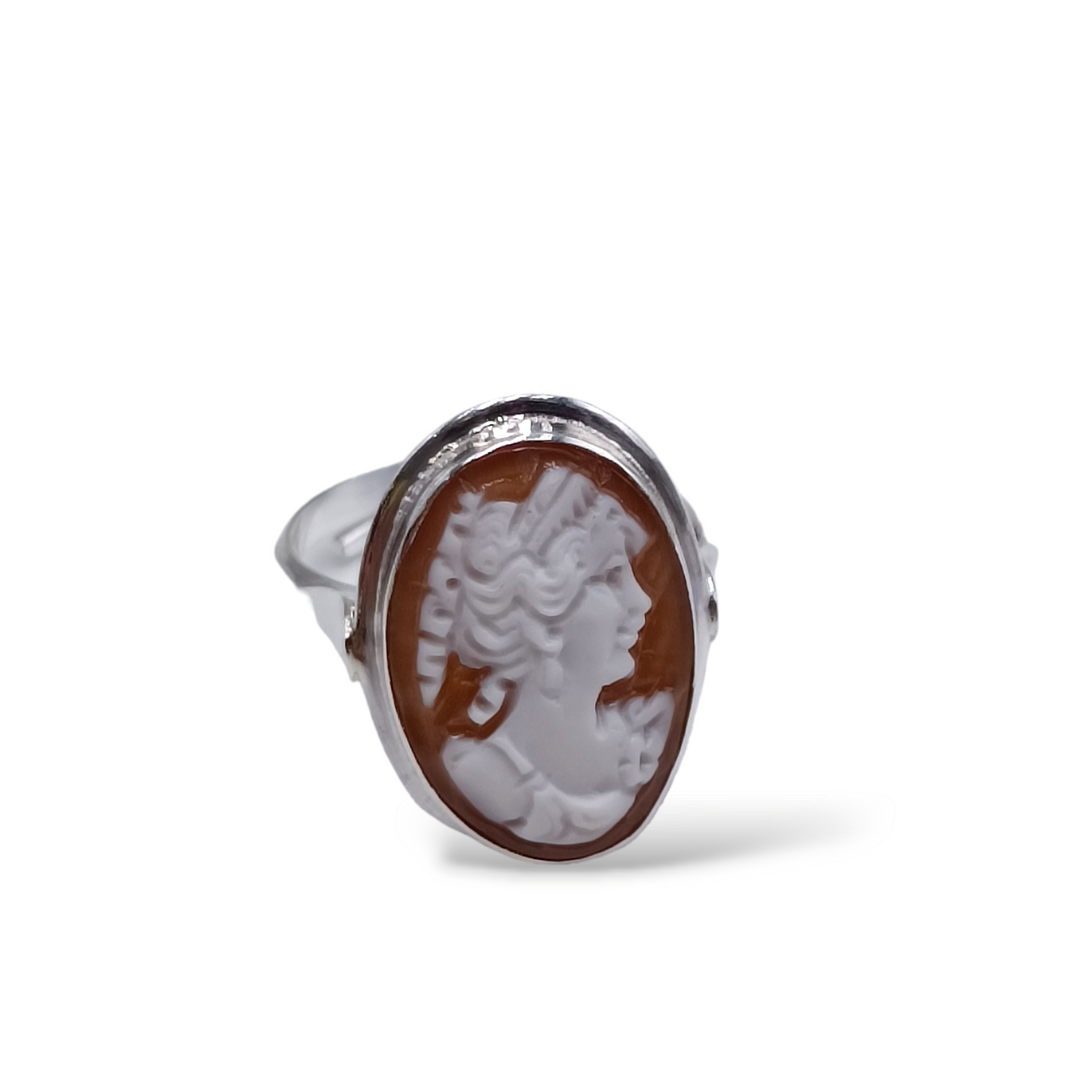Goddess ring in sardonyx cameo and mounted on silver