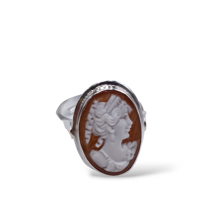 Goddess ring in sardonyx cameo and mounted on silver