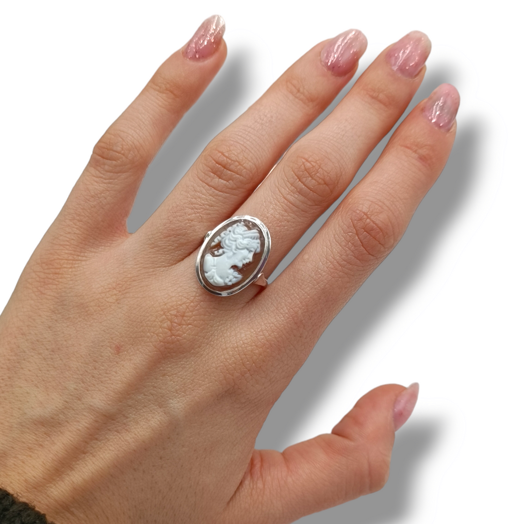 Goddess ring in sardonyx cameo and mounted on silver