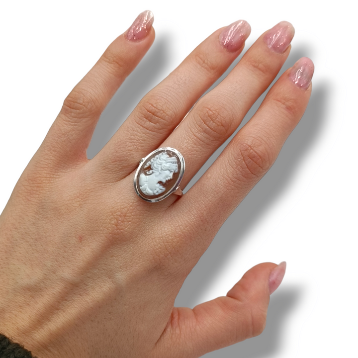 Goddess ring in sardonyx cameo and mounted on silver