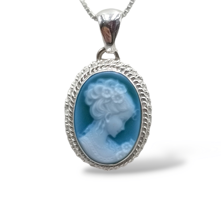 Ciondolo dea dei fiori in agata blu montato su argento