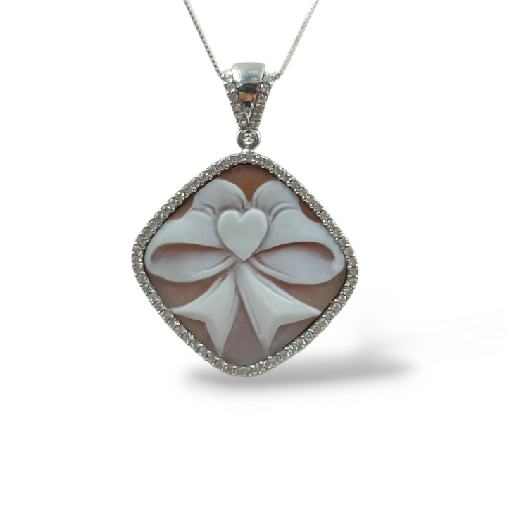 Collana ciondolo fiocco in cammeo montato su argento