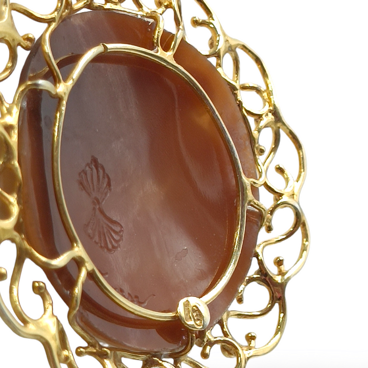 Mini Love Marriage Pendant 2.0 in Cameo Mounted on Silver