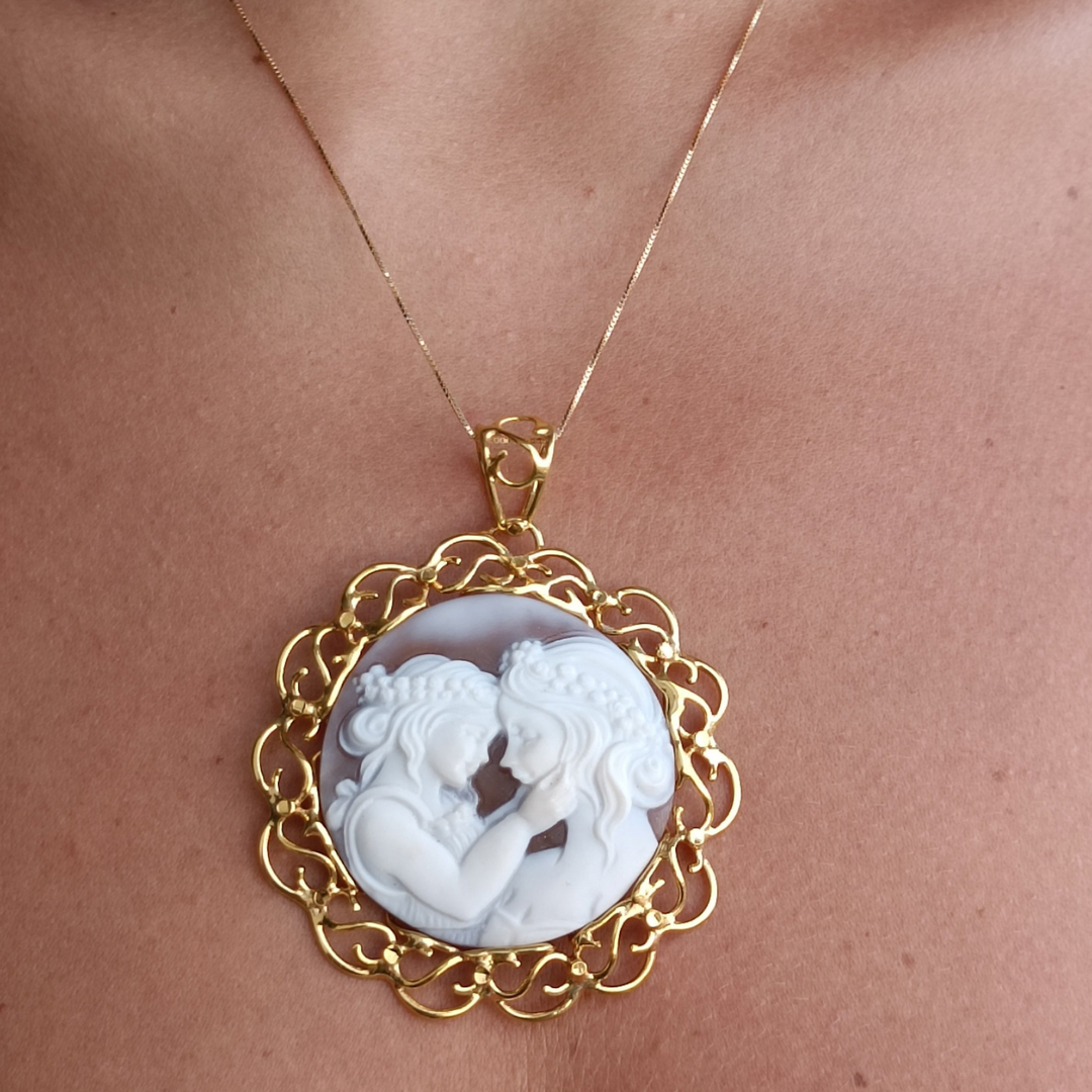 Mini Love Marriage Pendant 2.0 in Cameo Mounted on Silver