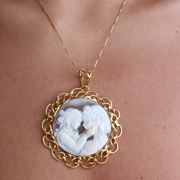 Mini Love Marriage Pendant 2.0 in Cameo Mounted on Silver