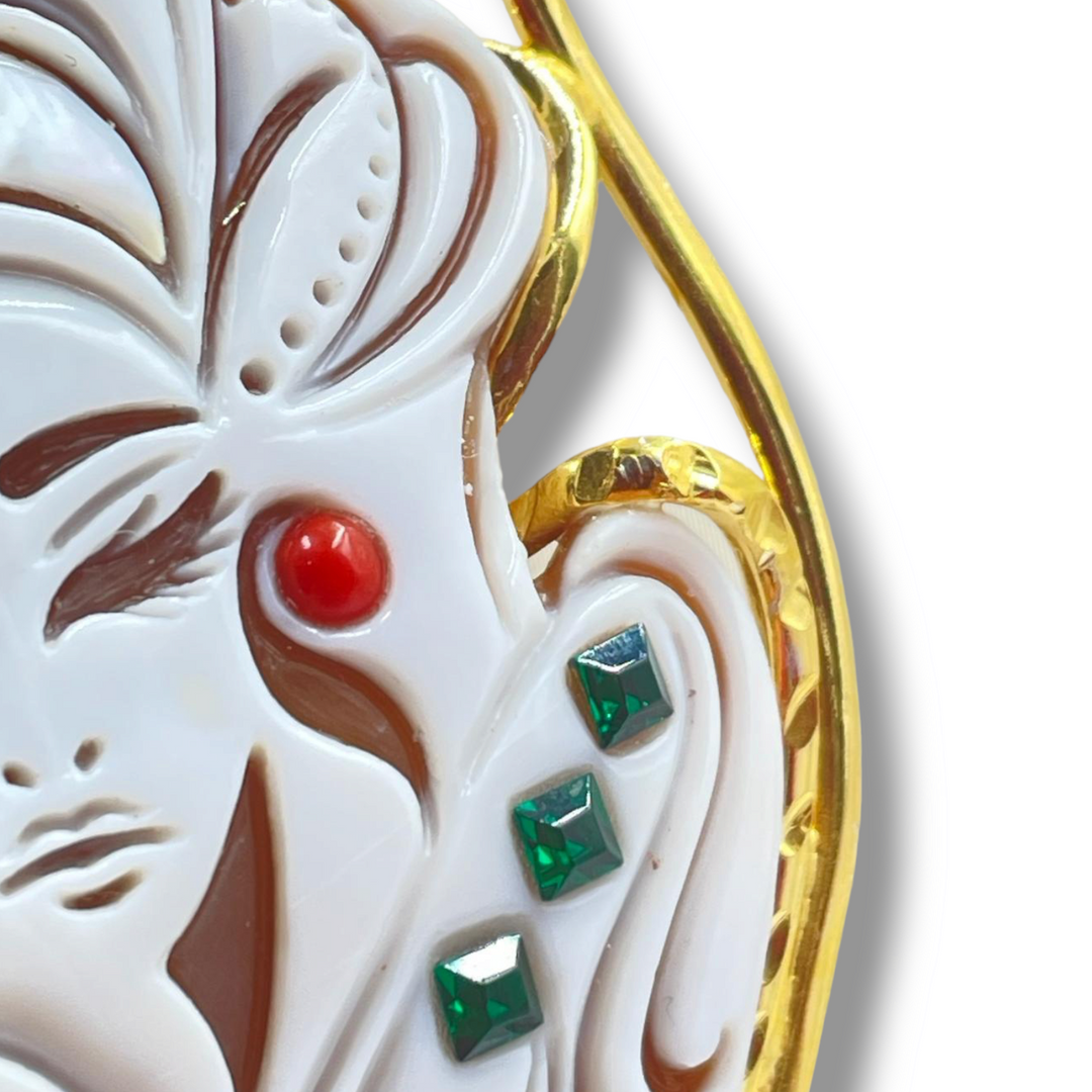 Ciondolo zara in cammeo montato su argento
