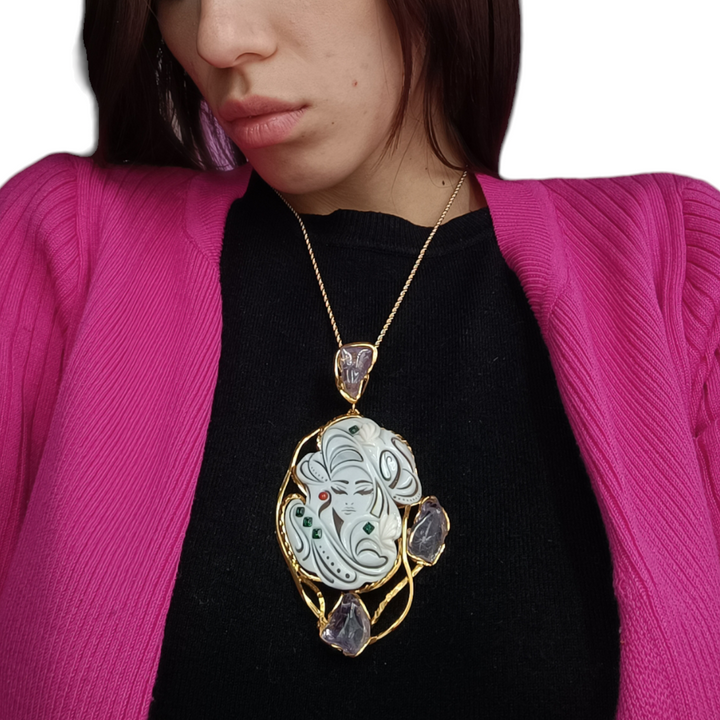 Ciondolo zara in cammeo montato su argento
