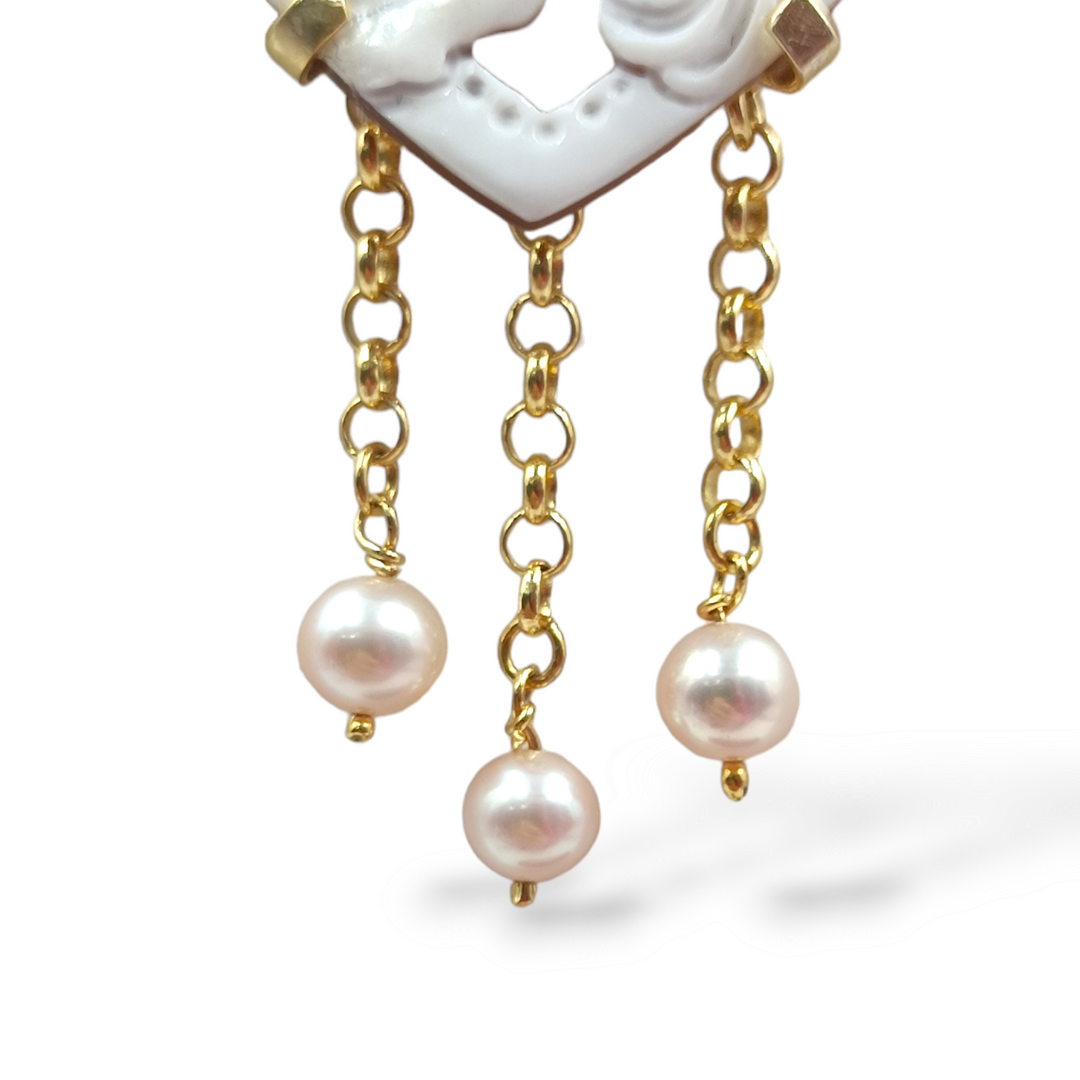 Cupid pendant in cameo mounted on silver