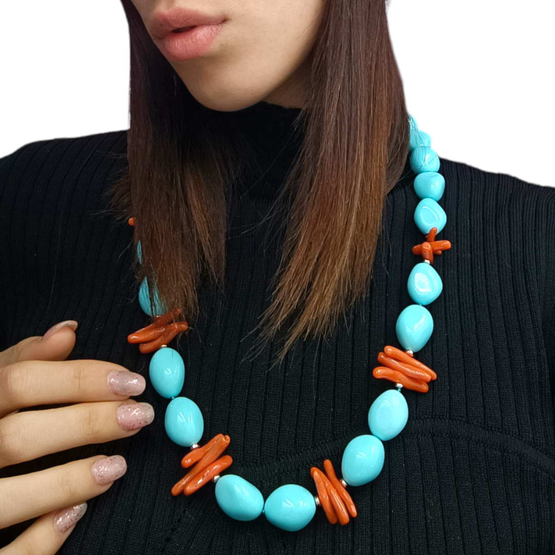Collana di sassi in pasta di turchese e corallo montato su argento ramato