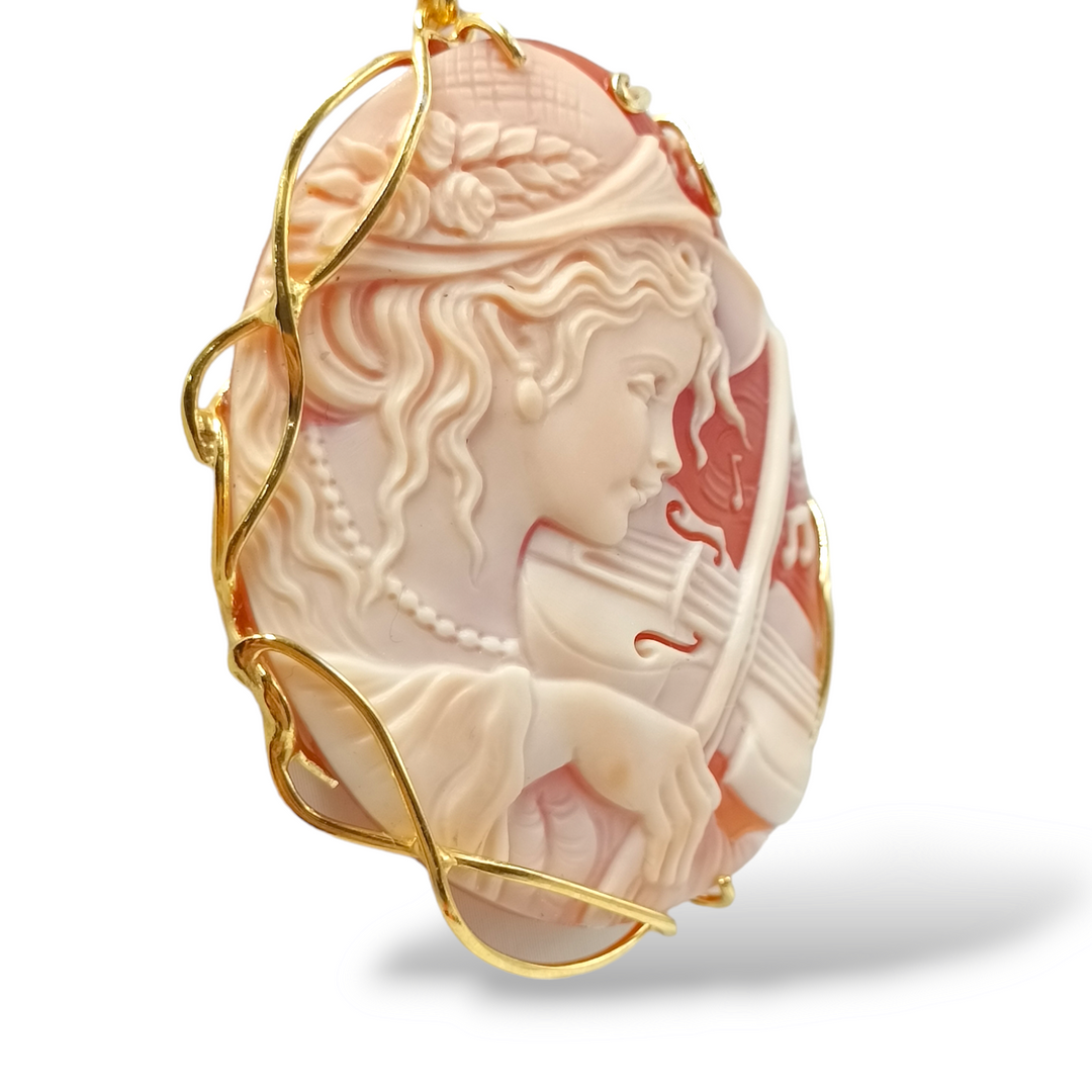 Pendant "muse Euterpe" in cameo mounted on silver