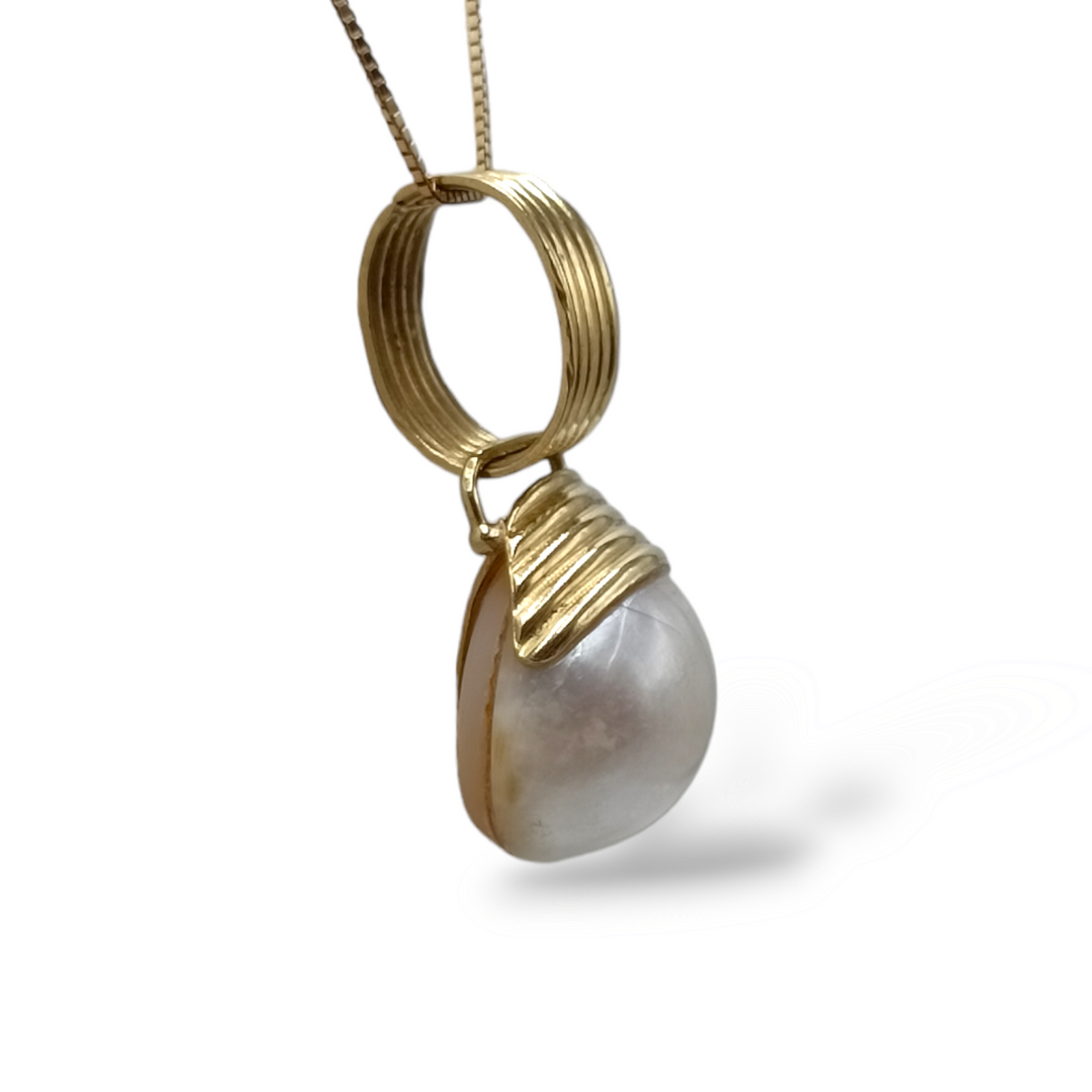 Ocean pearl necklace set in 18kt gold