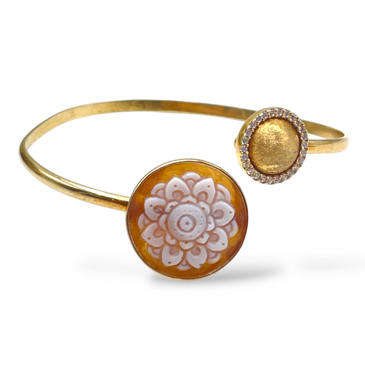 Bracciale fiore in cammeo montato su argento