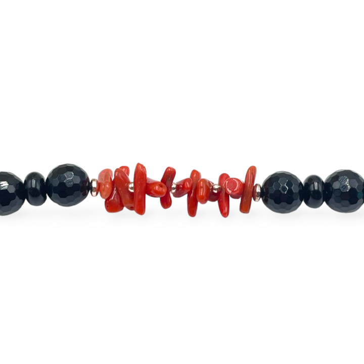 Bracciale su agata nera e corallo vero